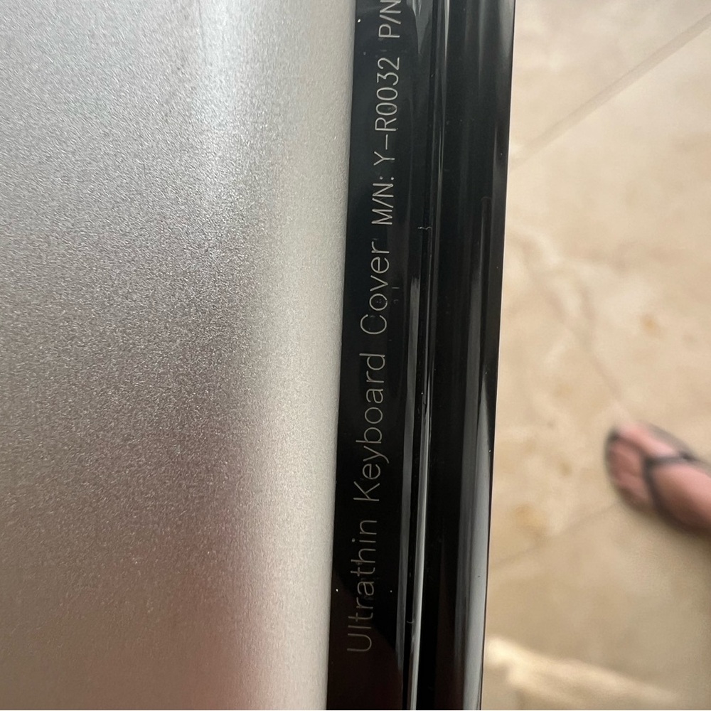 Logitech Ultrathin Keyboard Cover - Picture 5 of 10